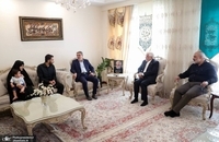 معاون اول رئیس‌جمهور در دیدارهای جداگانه با تعدادی از خانواده فرماندهان شهید و دانشمندان شهید در جنگ تحمیلی ۱۲ روزه (8)