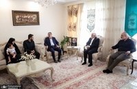 معاون اول رئیس‌جمهور در دیدارهای جداگانه با تعدادی از خانواده فرماندهان شهید و دانشمندان شهید در جنگ تحمیلی ۱۲ روزه (8)