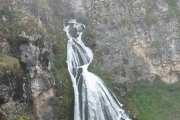 این آبشار درست شبیه به یک عروس است+ عکس