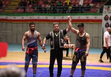 تصاویر رعب آور از قمه کشی در سالن کشتی نهاوند