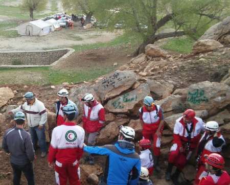 مانور امداد و نجات از غار در کبودراهنگ انجام شد