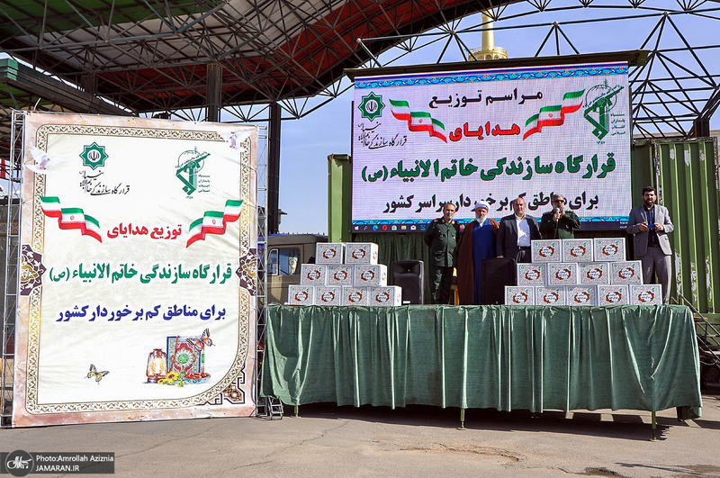 مراسم توزیع هدایای قرارگاه سازندگی خاتم الانبیا (ص) برای مناطق کم برخوردار از جوار حرم امام خمینی (س)