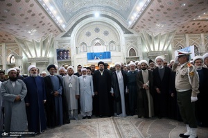 ادای احترام مهمانان خارجی کنفرانس وحدت اسلامی به مقام شامخ حضرت امام خمینی (س)
