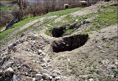 2 حفار غیرمجاز آثار تاریخی در باغملک دستگیر شدند