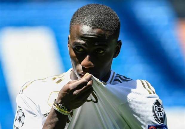  مدافع رئال مادرید زیر ذره بین یوونتوس 
