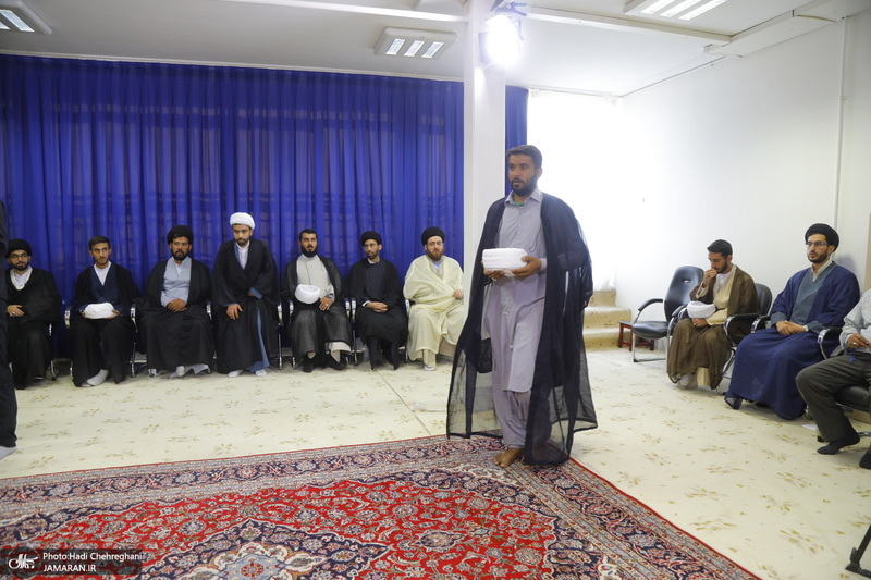 عمامه گذاری طلاب در روز میلاد پیامبر اکرم (ص) و امام صادق (ع) توسط مراجع تقلید