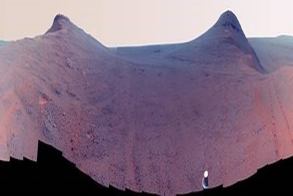 تصویر پانورامای زیبایی که یک دوربین مریخ نورد گرفت