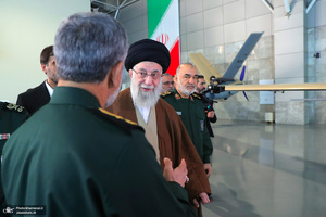 بازدید فرمانده کل قوا از نمایشگاه دستاوردهای نیروی هوافضای سپاه پاسداران