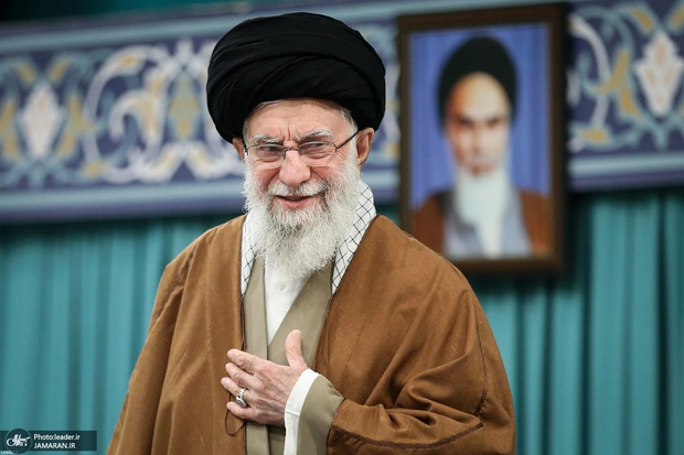 رهبر انقلاب: دست دوستی و همکاری جمهوری اسلامی به سمت همه‌ی دولتهای اسلامی دراز است/ جنایت قتل ۲۰هزار کودک در کمتر از دوسال در تاریخ بی‌سابقه است / دنیای اسلام باید دست به دست هم بدهند