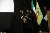 هدیه دادن مادران شهدا به عروس امام (س) در قاب پایانی (7)