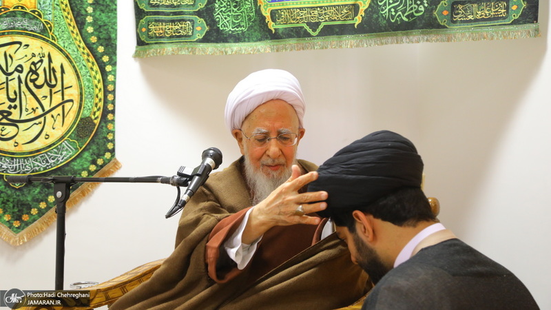 عمامه گذاری طلاب توسط مراجع عظام تقلید در روز میلاد امام علی (ع)‎