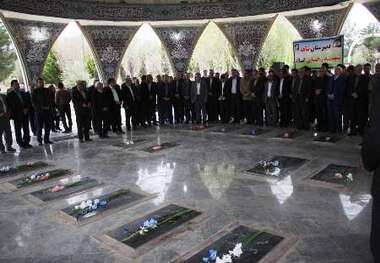 برای پدرانی که بوسه بر دست شان در آسمان پیوند می خورد