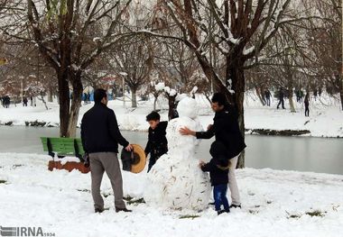 جشنواره بزرگ آدم برفی در همدان برگزار شد