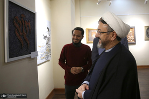 بازدید رئیس موسسه تنظیم و نشر آثار امام خمینی (س) از نمایشگاه عکس «امام دل‌ها‎»  و گذر فرهنگی هفته بر آستان آفتاب