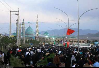 شور عاشقی مسلمانان غیرایرانی در آیین نیمه شعبان مسجد جمکران