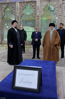 در آستانه ایام‌الله دهه فجر؛ حضور رهبر معظم انقلاب در حرم مطهر حضرت امام خمینی