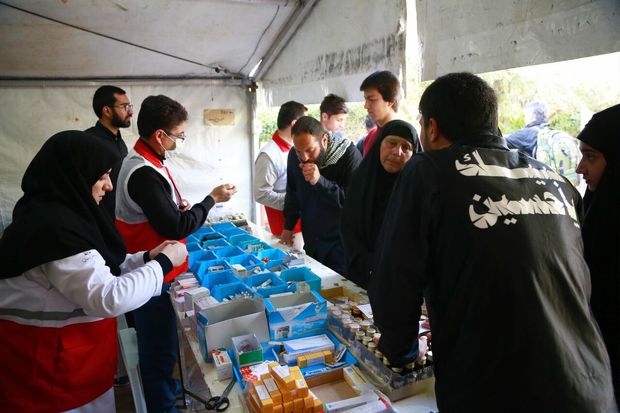 ۳۰۰ امدادگر و نجاتگر داوطلب به زائران پیاده پایان صفر در مشهد خدمت می دهند