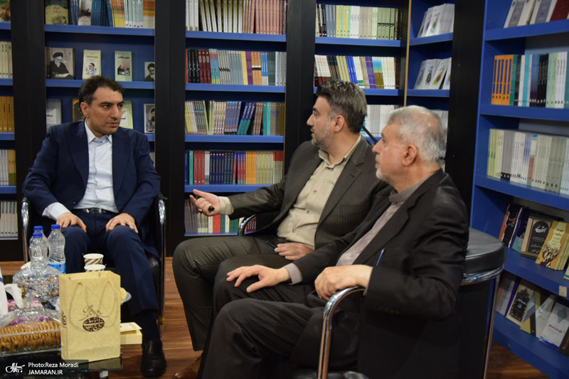 غرفه موسسه تنظیم و نشر آثار امام خمینی (س) در سی و پنجمین نمایشگاه بین المللی کتاب تهران- 1