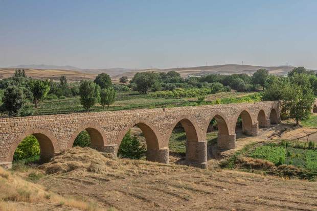 آغار عملیات اجرای راه دسترسی پل قلعه حاتم بروجرد