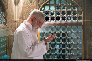 مراسم غبار روبی مضجع شریف حضرت امام رضا(ع) با حضور رهبر معظم انقلاب 