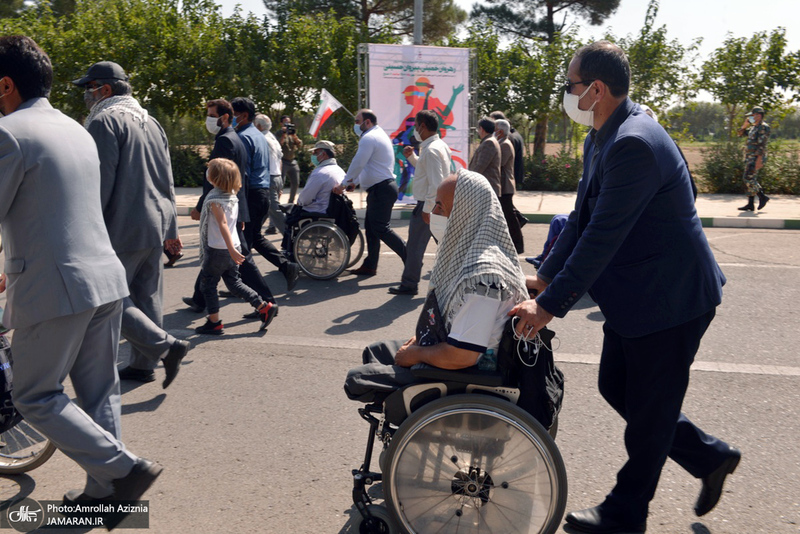 تجدید میثاق جمعی از خانواده های معظم شهدا، جانبازان، ایثار گران و رئیس و کارکنان بنیاد شهید با آرمان های حضرت امام(س)
