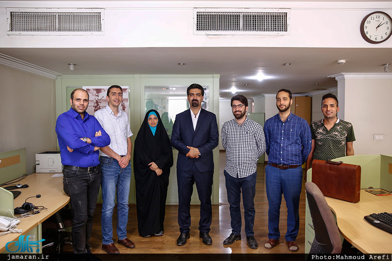 حضور سپنتا نیکنام به مناسبت روز خبرنگار در تحریریه جماران