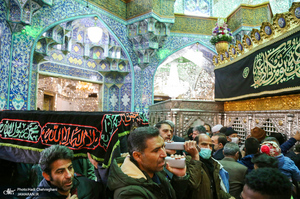 مراسم تشییع مرحوم حاج عیسی جعفری خادم امام خمینی (ره) در حرم حضرت معصومه (س)