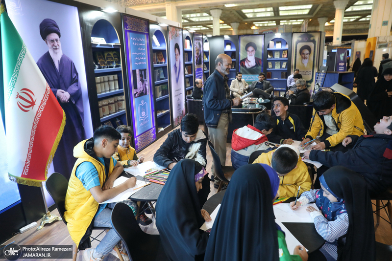 غرفه موسسه تنظیم و نشر آثار امام خمینی (س) در سی و دومین نمایشگاه بین المللی قرآن کریم-2