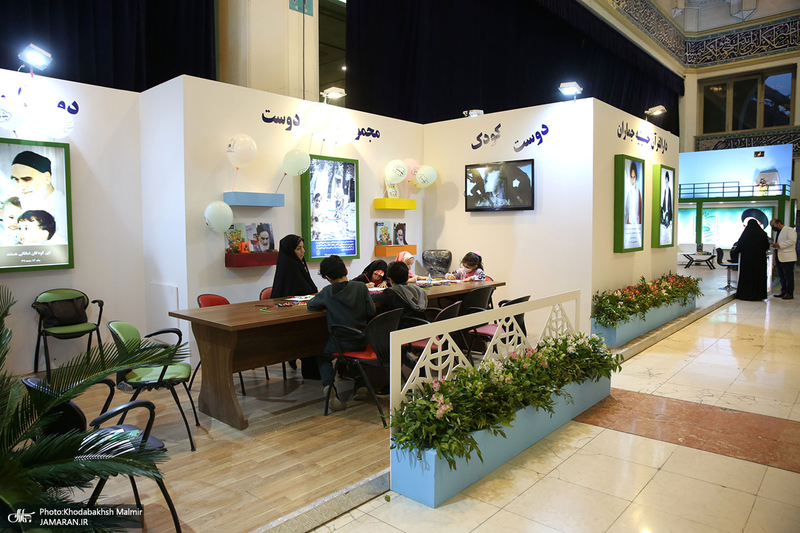 غرفه موسسه تنظیم و نشر آثار امام خمینی (س) در  نمایشگاه بین‌المللی قرآن