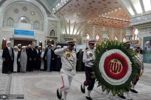 ادای احترام جمعی از علمای نجف نسبت به مقام شامخ حضرت امام خمینی (س)