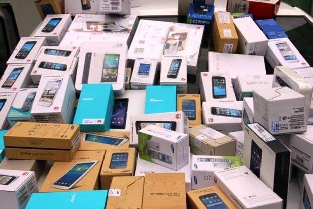 ۱۵۰ دستگاه انواع تلفن همراه قاچاق در بانه کشف شد