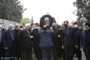 مراسم تشییع پیکر آیت الله ری شهری (ره) از حسینیه کوثر (س)