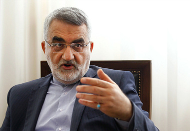 «مهاجرت مقدس»؛ توصیه بروجردی به مردم ایران در استفاده از پیام‌رسان داخلی/ آذری‌جهرمی: پیام‌رسان‌های داخلی امنیت دارند

