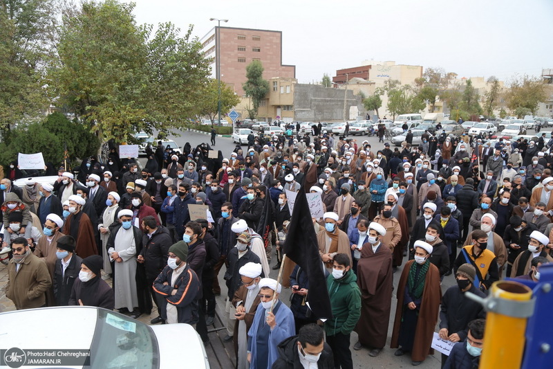 تجمع اعتراضی جمعی از طلاب قم در پی ترور ناجوانمردانه شهید فخری‌ زاده