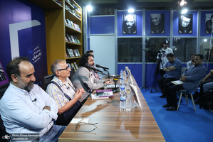 مراسم رونمایی کتاب در معیت پرزیدنت