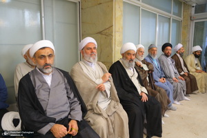 مراسم عمامه گذاری طلاب روز ولادت پیامبر اکرم (ص) و امام جعفر صادق (ع) در بیوت مراجع