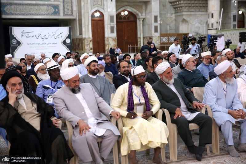 ادای احترام مهمانان خارجی کنفرانس وحدت اسلامی به مقام شامخ حضرت امام خمینی (س)