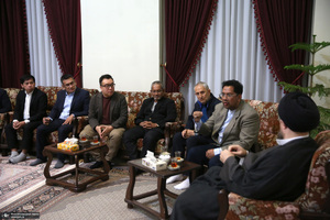 دیدار جمعی از اساتید ودانشجویان کشور تایلند با سید حسن خمینی