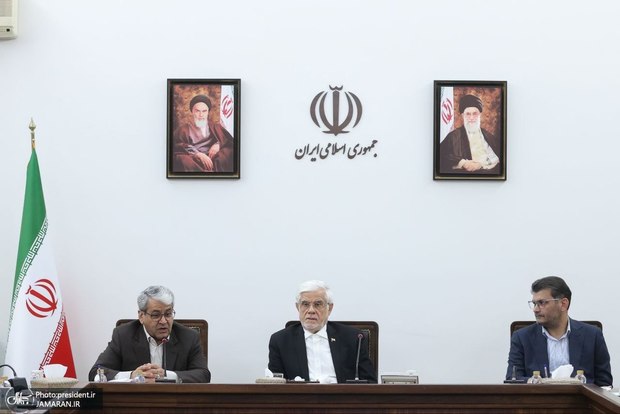 عارف: دولت حق ندارد خلاف منویات مردم کاری کند/ هم اقتدار دولت باید حفظ شود و هم مطالبات مردم به درستی دنبال شود/ دولت نماینده اقتدار ملی است/ سیدکامل تقوی‌نژاد: ۴۰ نظام مسائل کشور را شناسایی کرده‌ایم