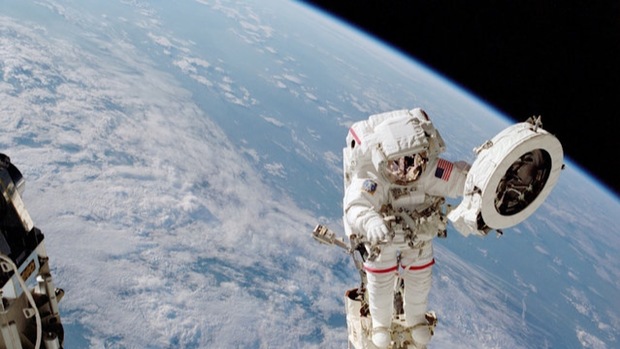 نخستین فضانورد عرب در آستانه پیاده روی فضایی
