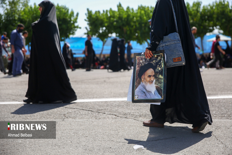 حضور مردم و مرزبندی با اقلیت اخلال‌گر مراسم ارتحال امام(س)