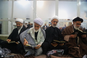 مراسم چهلمین روز تدفین رهبر شهید در دفتر آیت الله العظمی سیستانی در قم