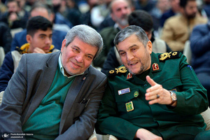 رزمایش کمک مومنانه با اهدای ۳۰۰ دستگاه ویلچر به بهزیستی در حرم امام  خمینی (س)