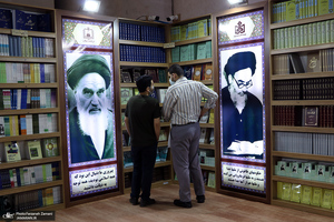 غرفه موسسه عروج چاپ در سی‌ و سومین نمایشگاه بین‌المللی کتاب تهران 