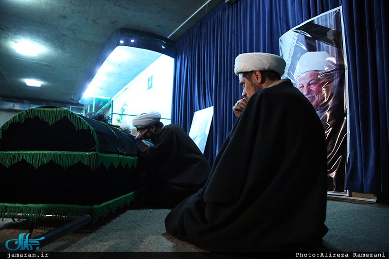 مراسم وداع با پیکر آیت الله هاشمی رفسنجانی(ره) در حسینیه جماران-17