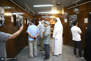 بازدید جمعی از گردشگران کویتی از بیت امام خمینی (س) در جماران