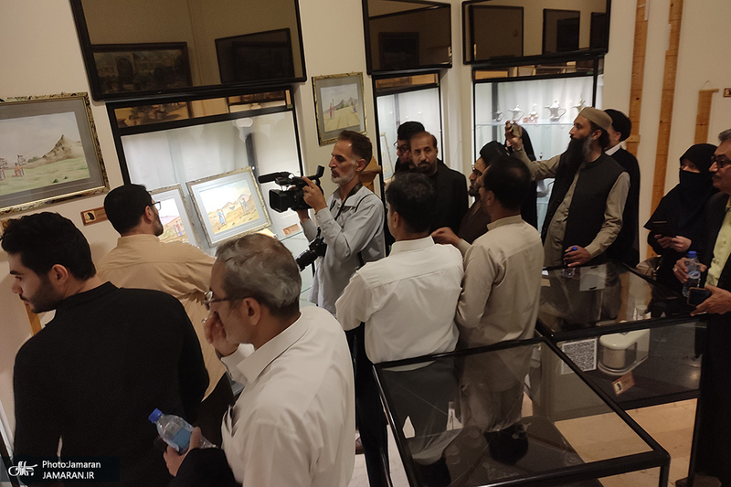 بازدید میهمانان خارجی بزرگداشت امام از کاخ سعد آباد