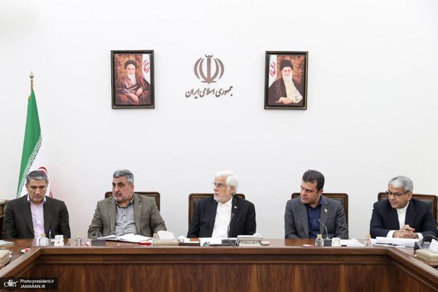 عارف: در به‌کارگیری هوش مصنوعی باید اصول اخلاقی، امنیت و حریم خصوصی رعایت شود/ عقب‌ماندگی در زمینه کاربردی‌سازی فناوری‌های نوظهور را جبران کنیم/ باید ظرف سه سال به جایگاه نخست منطقه در این حوزه دست یابیم