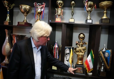شفر: استقلال را به صدر جدول لیگ می آورم/ پشت بازیکنانم می ایستم 