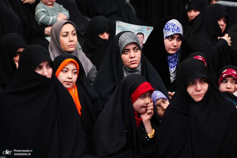 دیدار خانواده شهدای اقتدار با رهبر انقلاب در روز میلاد امیرالمومنین (ع)